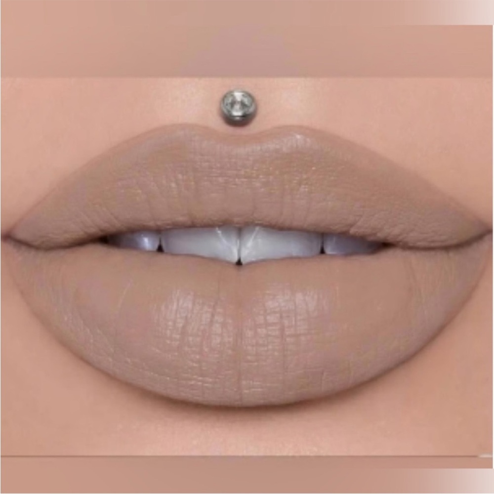 BRAND NEW
JEFFREE STAR COSMETICS
Velour Liquid Lipstick (JEFFREE'S NUDES)
